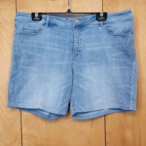 Denver Hayes mia jean shorts light wash size 16